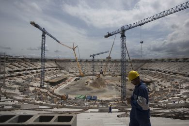 Brasile, Mondiali di calcio 2014 a rischio budget