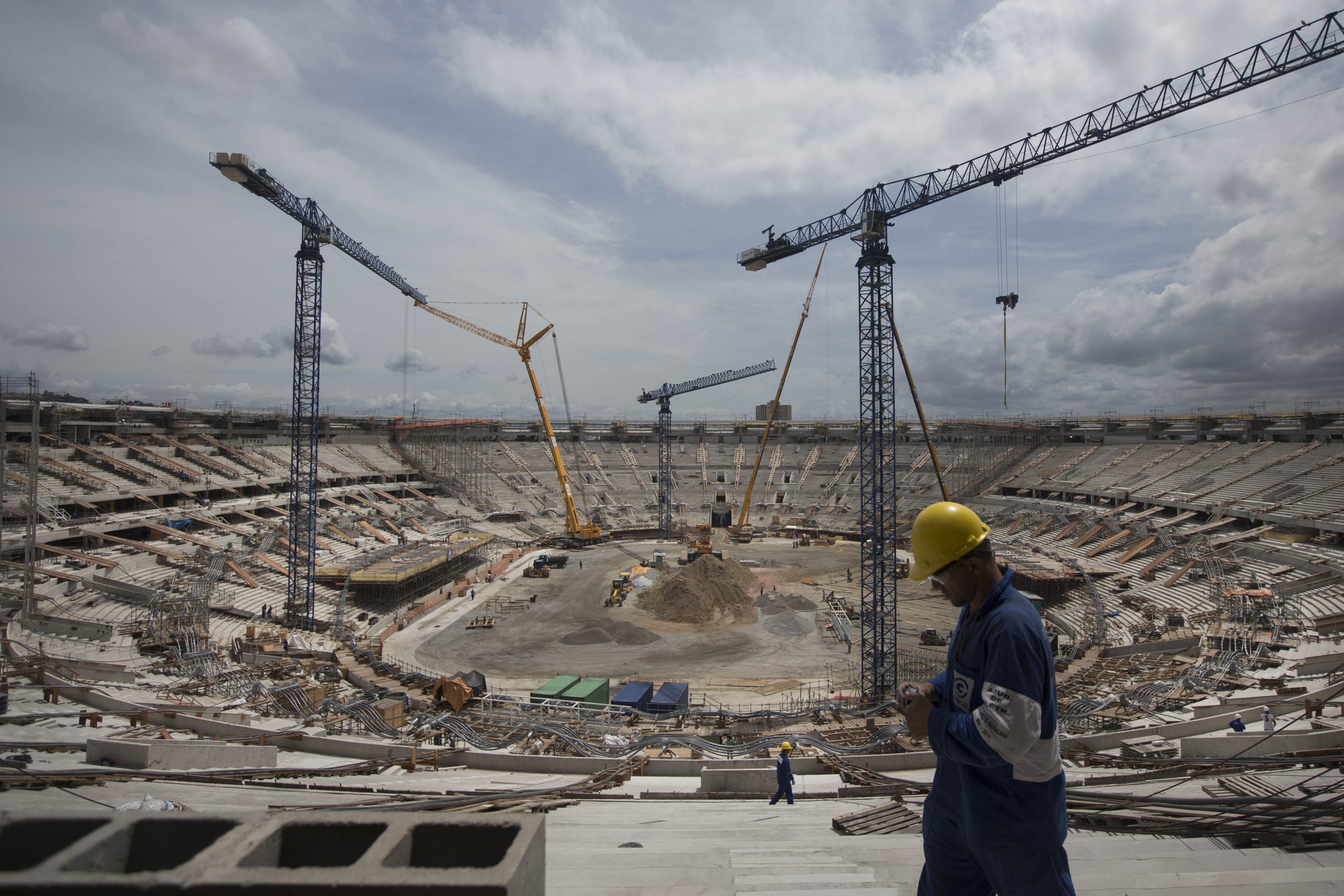 Brasile, Mondiali di calcio 2014 a rischio budget