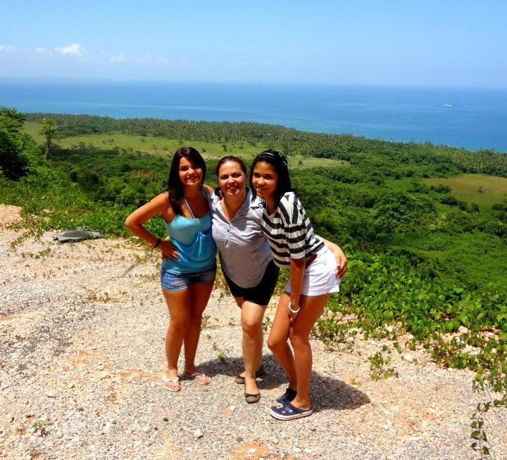 Famiglia sono le persone che ti amano. Soprattutto a Natale Famiglia sono le persone che ti amano. Soprattutto a Natale