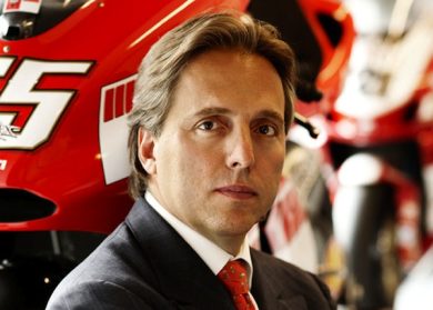 Aston Martin, chi è il nuovo James Bond della finanza