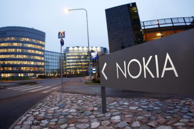 Nokia, tutte le strategie per restare a galla