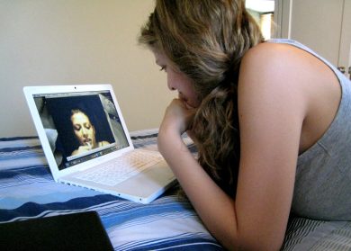 Facebook: le cinque cose che devi dire a tuo figlio prima di iscriversi