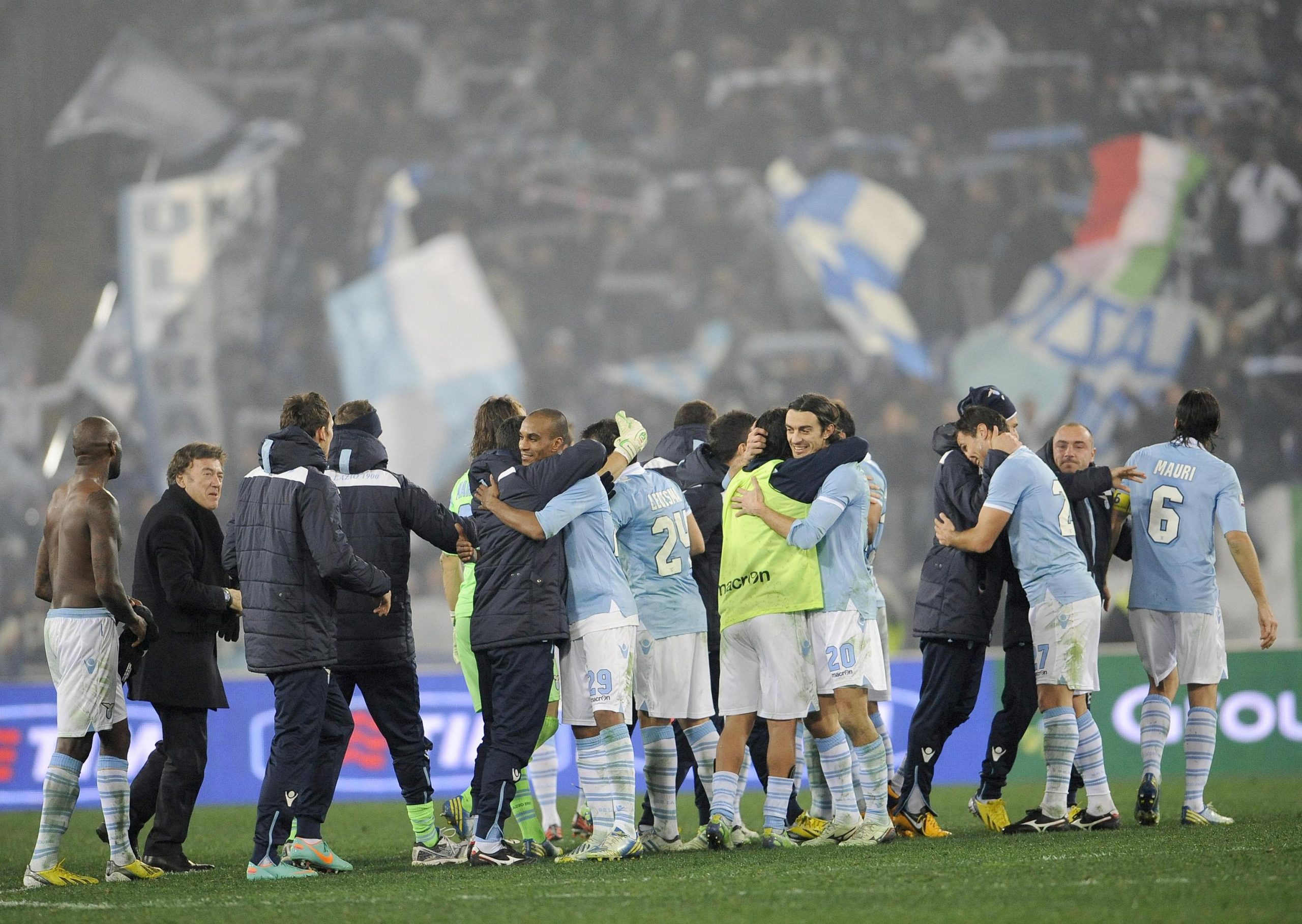 #LazioJuve. L’ironia corre sul web