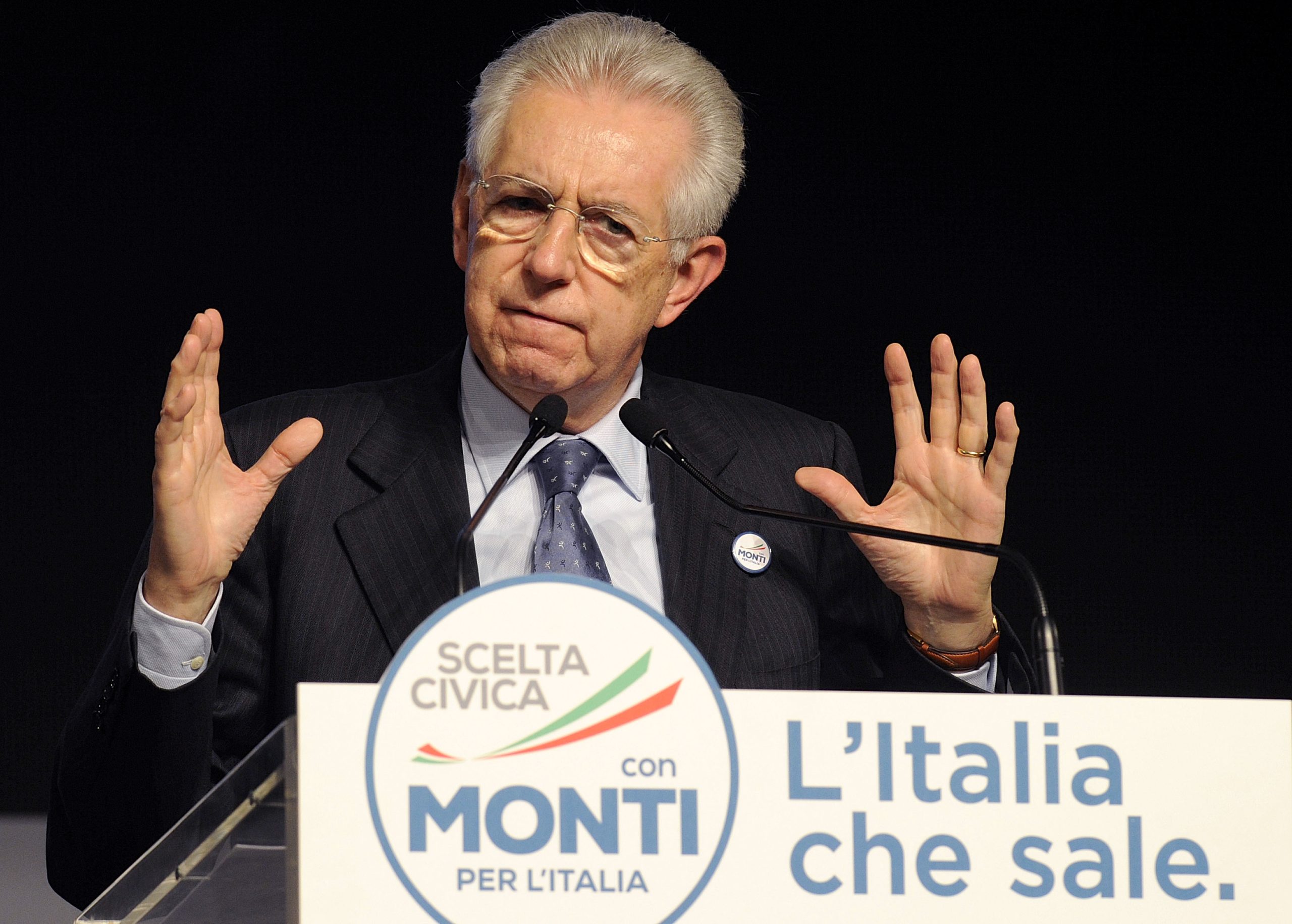 11 mesi a scuola. Internet contro Monti