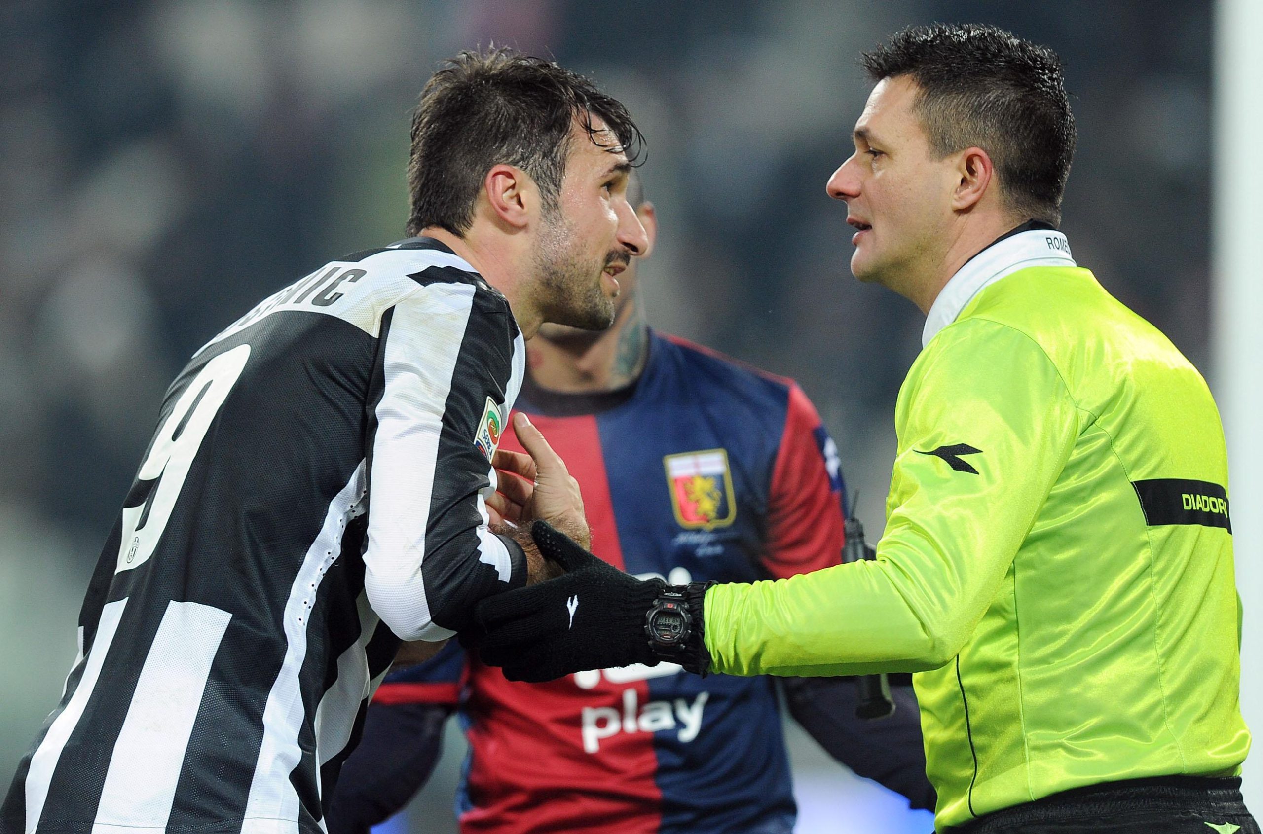 DOSSIER – Guida, l’arbitro col vizietto del fallo di mano