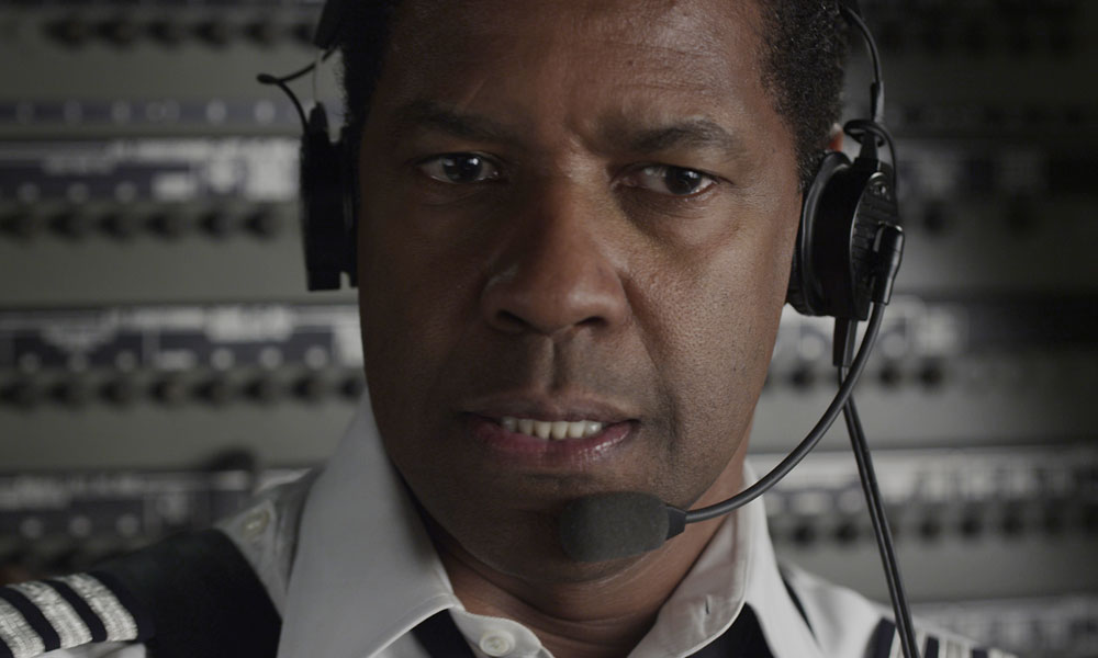 Flight, Denzel Washington pilota magistrale e tormentato Flight, Denzel Washington pilota magistrale e tormentato