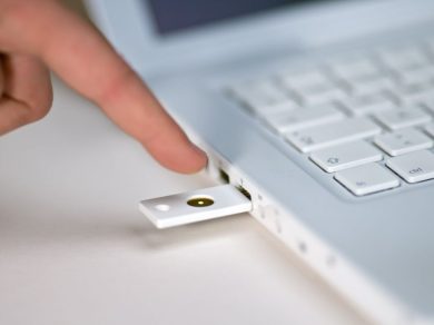 Google prova a pensionare la password con una chiave (USB)