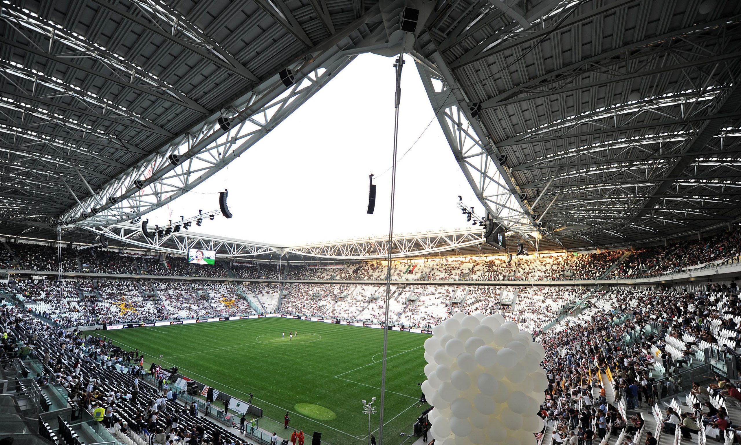 VIDEO – Torna il coro sul Vesuvio e a Napoli vogliono chiudere lo Juventus Stadium