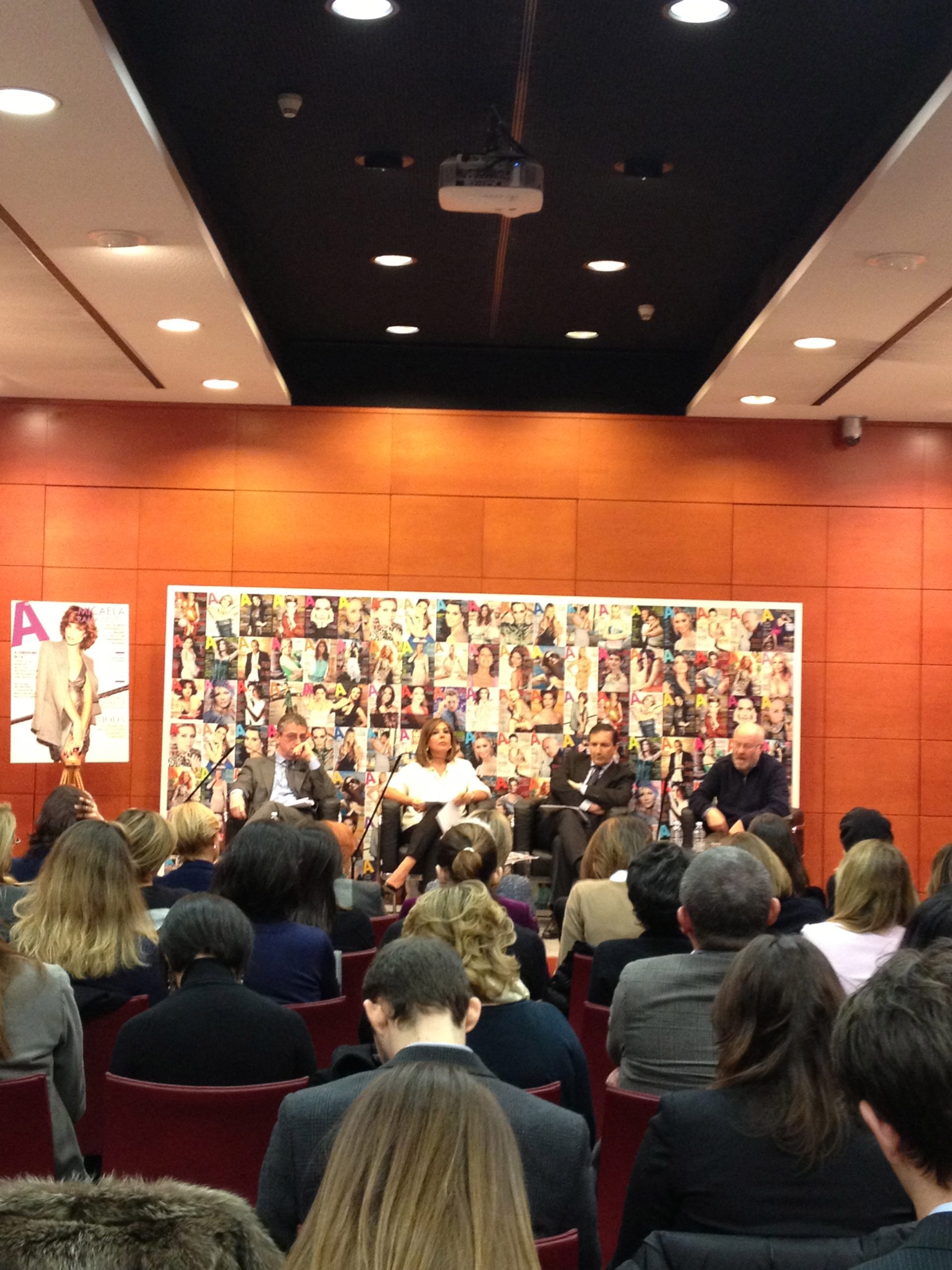 Il potere rosa della televisione italiana Il potere rosa della televisione italiana