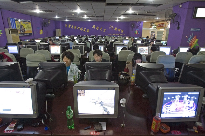 Lavorare? No, lo faccio fare in Cina al posto mio Lavorare? No, lo faccio fare in Cina al posto mio