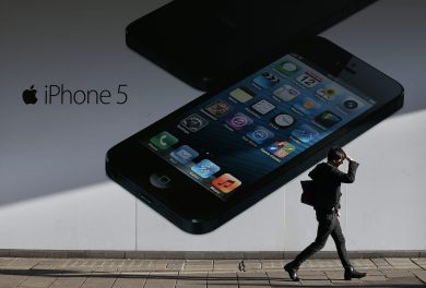 Apple, aria di crisi: tagliati gli ordini per l’iPhone 5