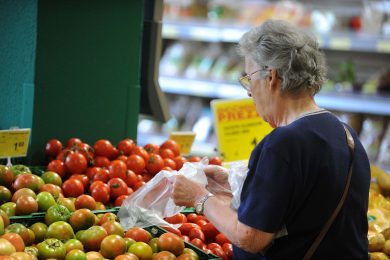 Crollo dei consumi, italiani sotto scacco