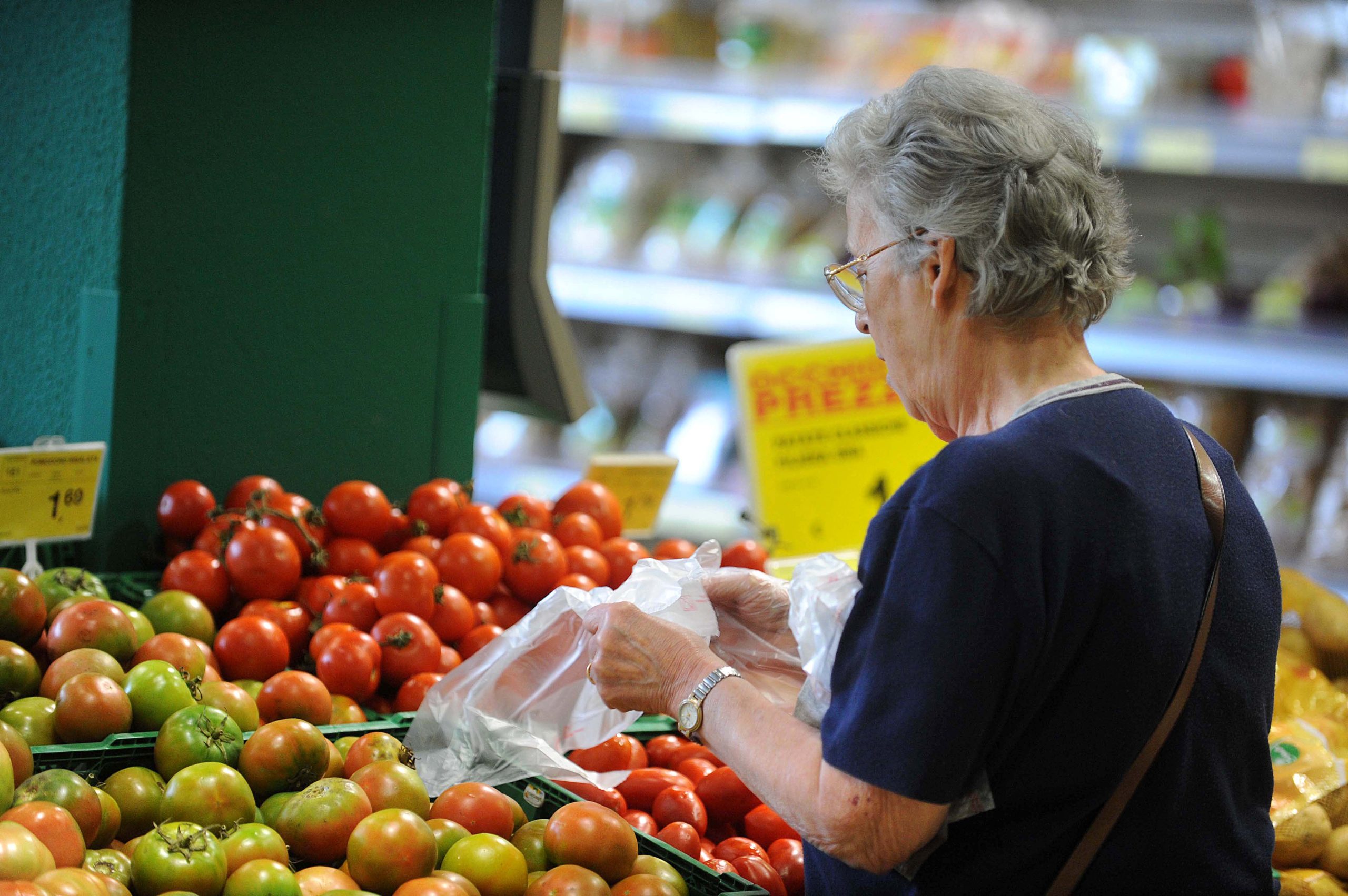 Crollo dei consumi, italiani sotto scacco Crollo dei consumi, italiani sotto scacco