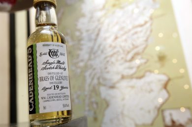 Scozia, guerra del tartan contro la tassa sul whisky