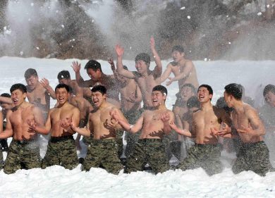 Soldati alla prova del freddo in Corea del Sud