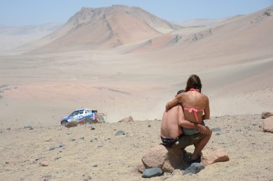 Per tenervi la fidanzata regalatele l’amante