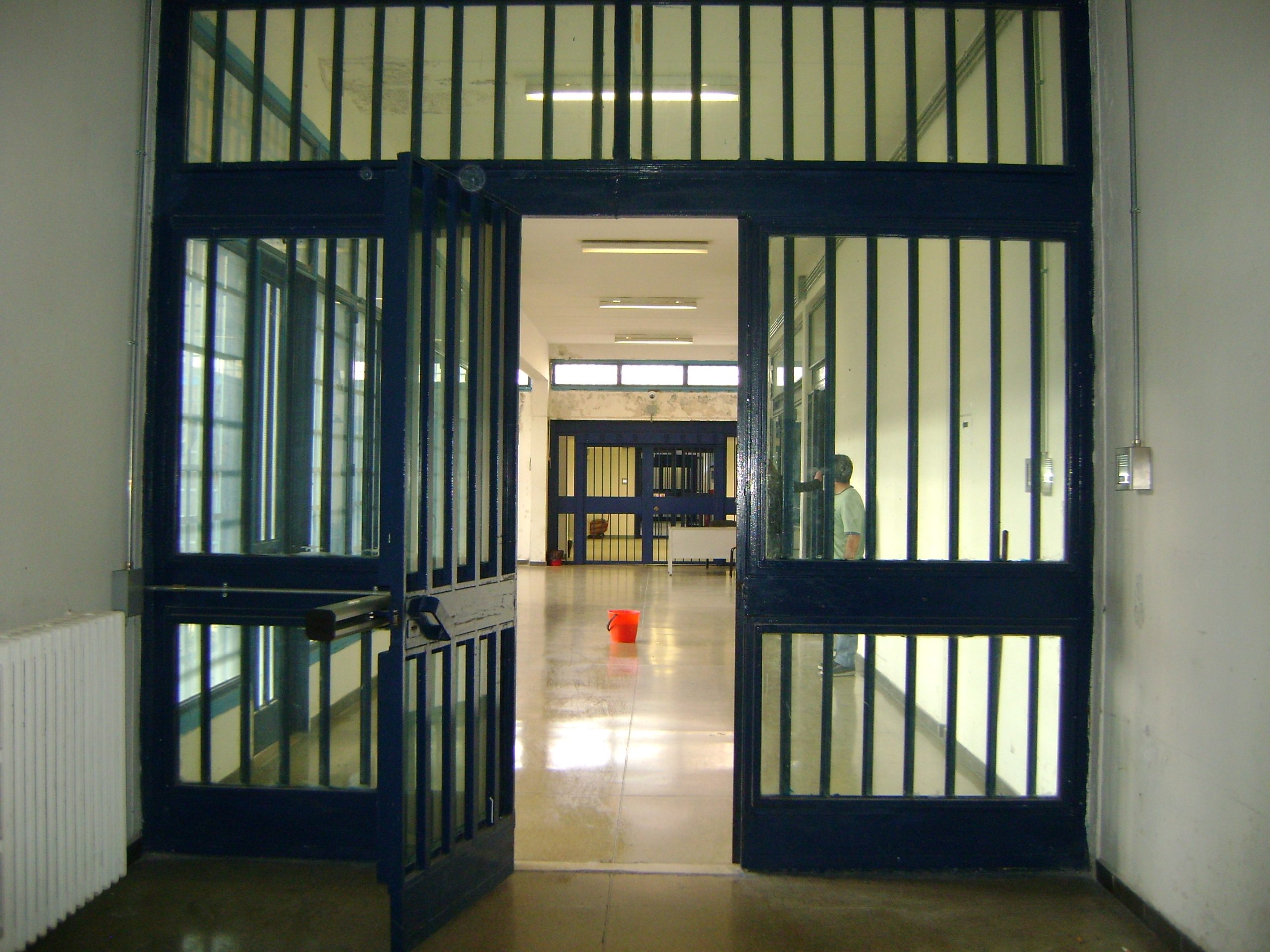 ‘Sono pazzo, voglio uscire’. Il valzer dei mafiosi in carcere.