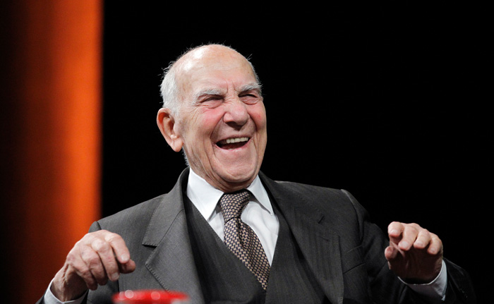 Addio a Stéphane Hessel, 3 libri per ricordarlo Addio a Stéphane Hessel, 3 libri per ricordarlo