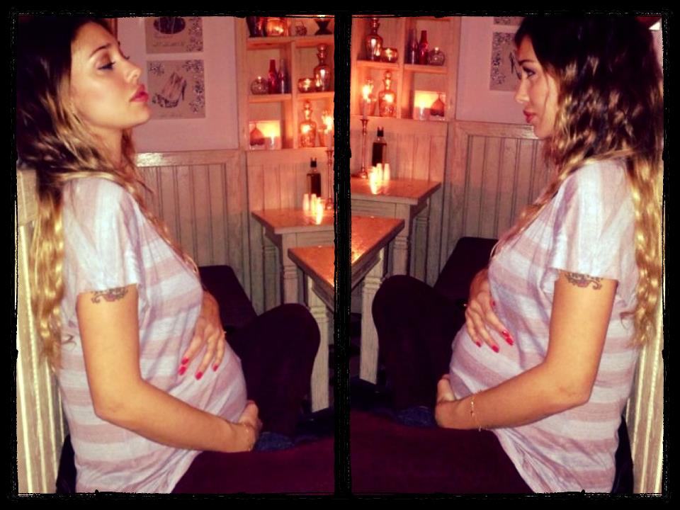 Ultime da “Casa Belén”, la pancia cresce e lei è sempre più bella Ultime da “Casa Belén”, la pancia cresce e lei è sempre più bella