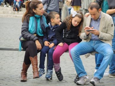 Telefonini e italiani: fenomenologia di uno status symbol