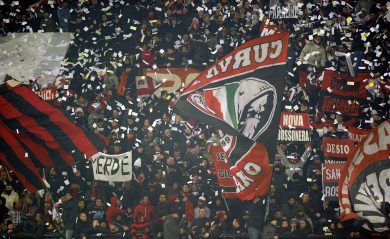 Il derby su Twitter, tra sfottò e politica