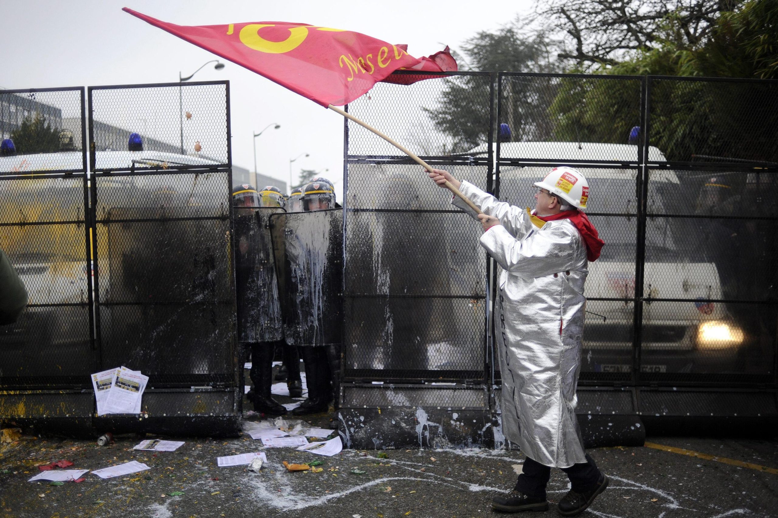 Francesi troppo pigri e costosi? Putiferio a Parigi Francesi troppo pigri e costosi? Putiferio a Parigi