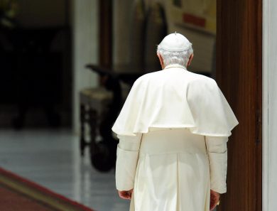 Spy-Papa: dimissioni per sfuggire all’arresto