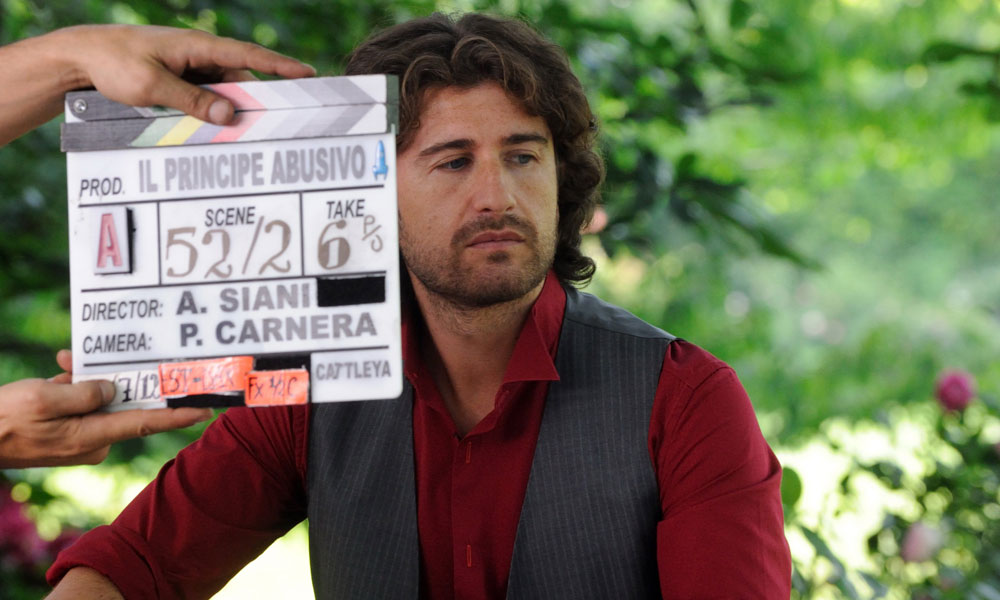 Il principe abusivo, Alessandro Siani attore e regista – Video Il principe abusivo, Alessandro Siani attore e regista – Video