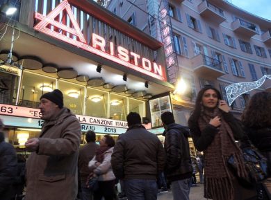 Sanremo e polemiche, tra coppie gay e “complotto” russo