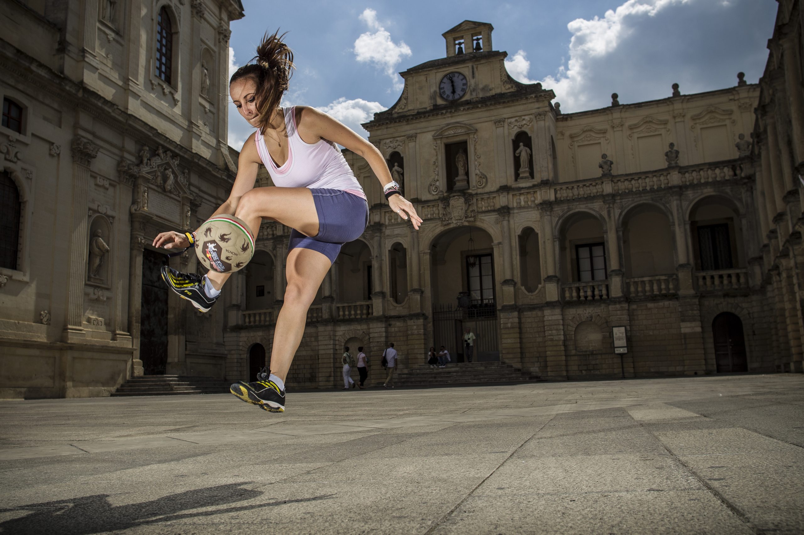Laura Biondo, Maradona in gonnella