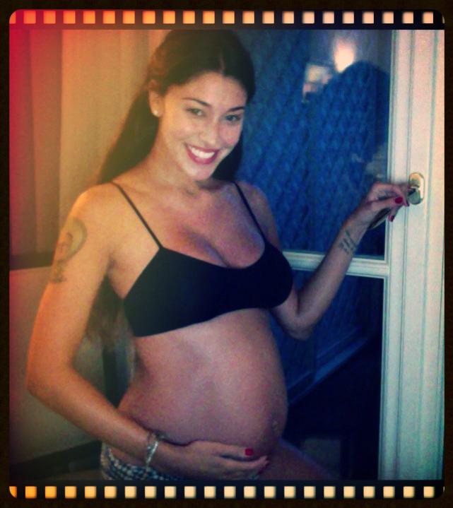 Ultimissime da ‘Casa Belen’: il pancione cresce su Facebook Ultimissime da ‘Casa Belen’: il pancione cresce su Facebook