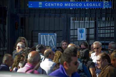 Pensioni di invalidità di nuovo a rischio. Ecco perché