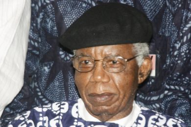 Chinua Achebe: tre libri per ricordarlo