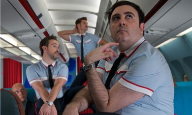 “Gli amanti passeggeri” di Pedro Almodóvar, pregi e difetti