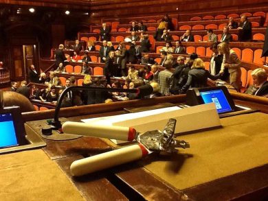 Grillo deciditi: gli eletti a chi devono obbedire?