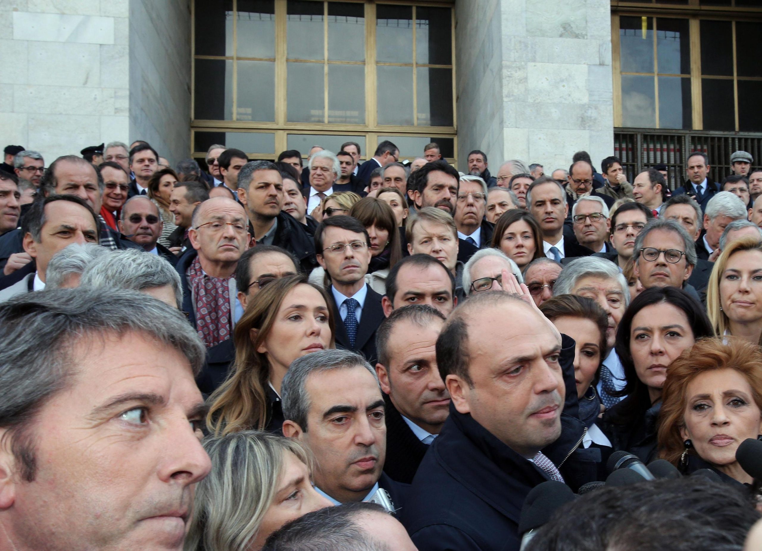 La protesta dei parlamentari del Pdl e l’ipocrisia dei giornali La protesta dei parlamentari del Pdl e l’ipocrisia dei giornali