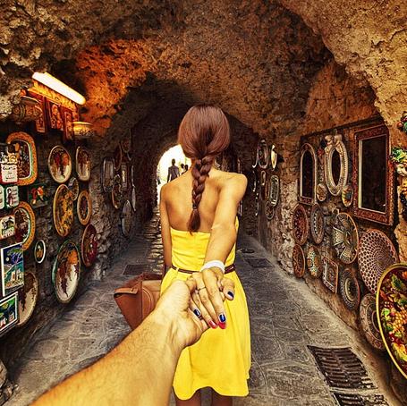 #FollowMeTo: il nuovo tormentone sul web #FollowMeTo: il nuovo tormentone sul web