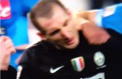 Napoli-Juventus: gomitata di Cavani a Chiellini, era espulsione