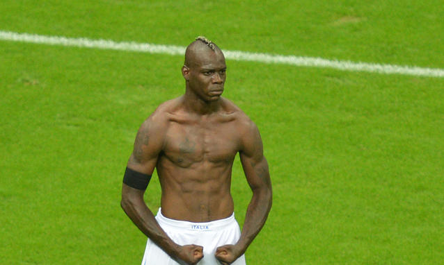 Balotelli diventa una statua Balotelli diventa una statua