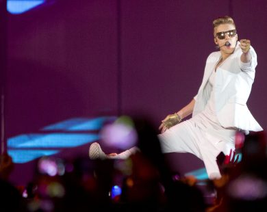 Justin Bieber nei guai: trovata droga sul bus del suo tour