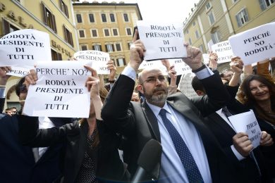 I voti delle quirinarie e l’ironia del web