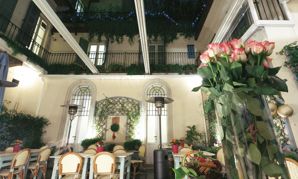 Happy hour. Il centro storico si apparecchia Happy hour. Il centro storico si apparecchia