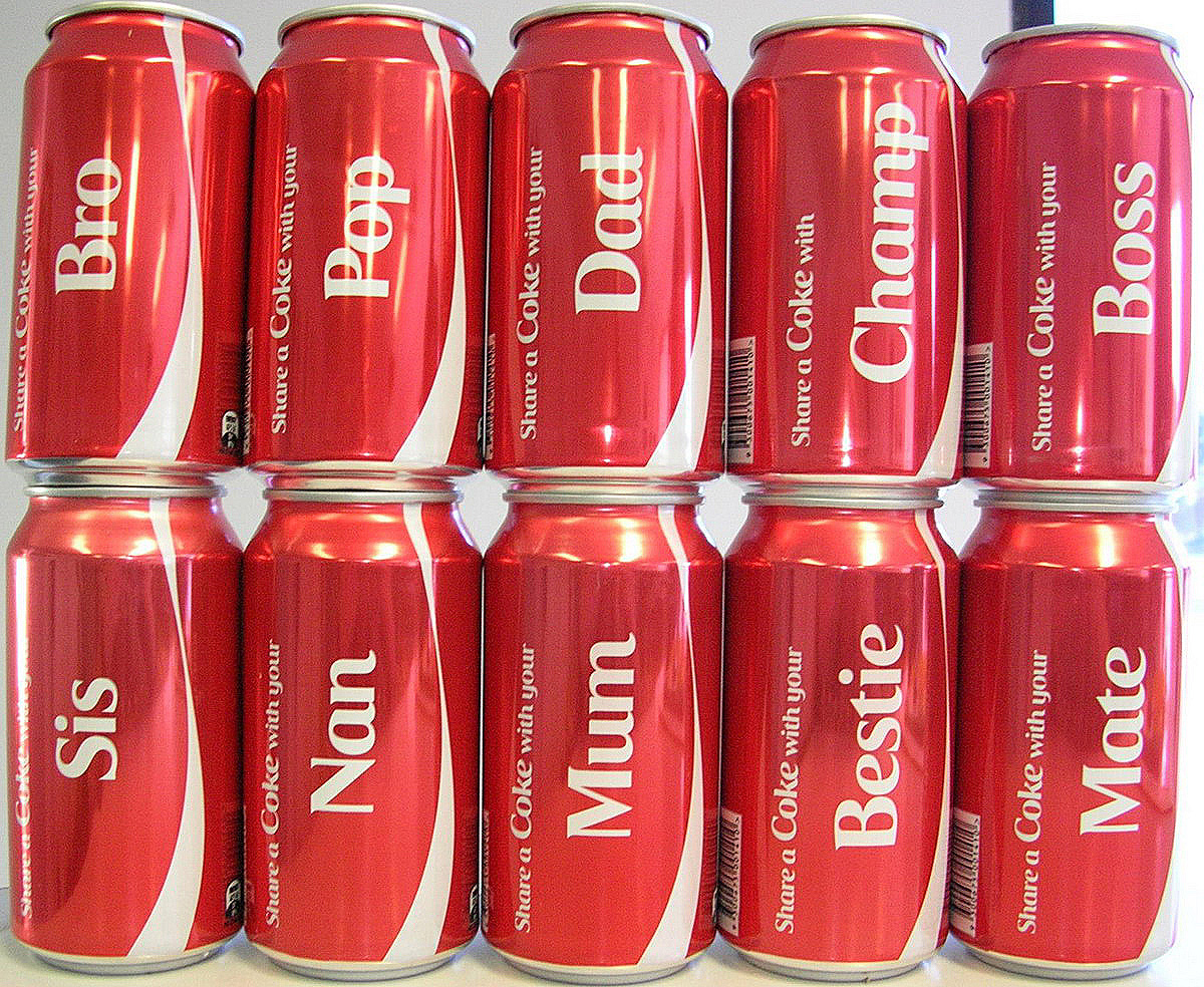 La Coca-Cola personalizza le lattine: è boom di vendite La Coca-Cola personalizza le lattine: è boom di vendite