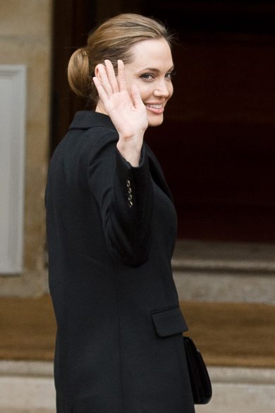 Per il topless inedito di Angelina Jolie asta da record