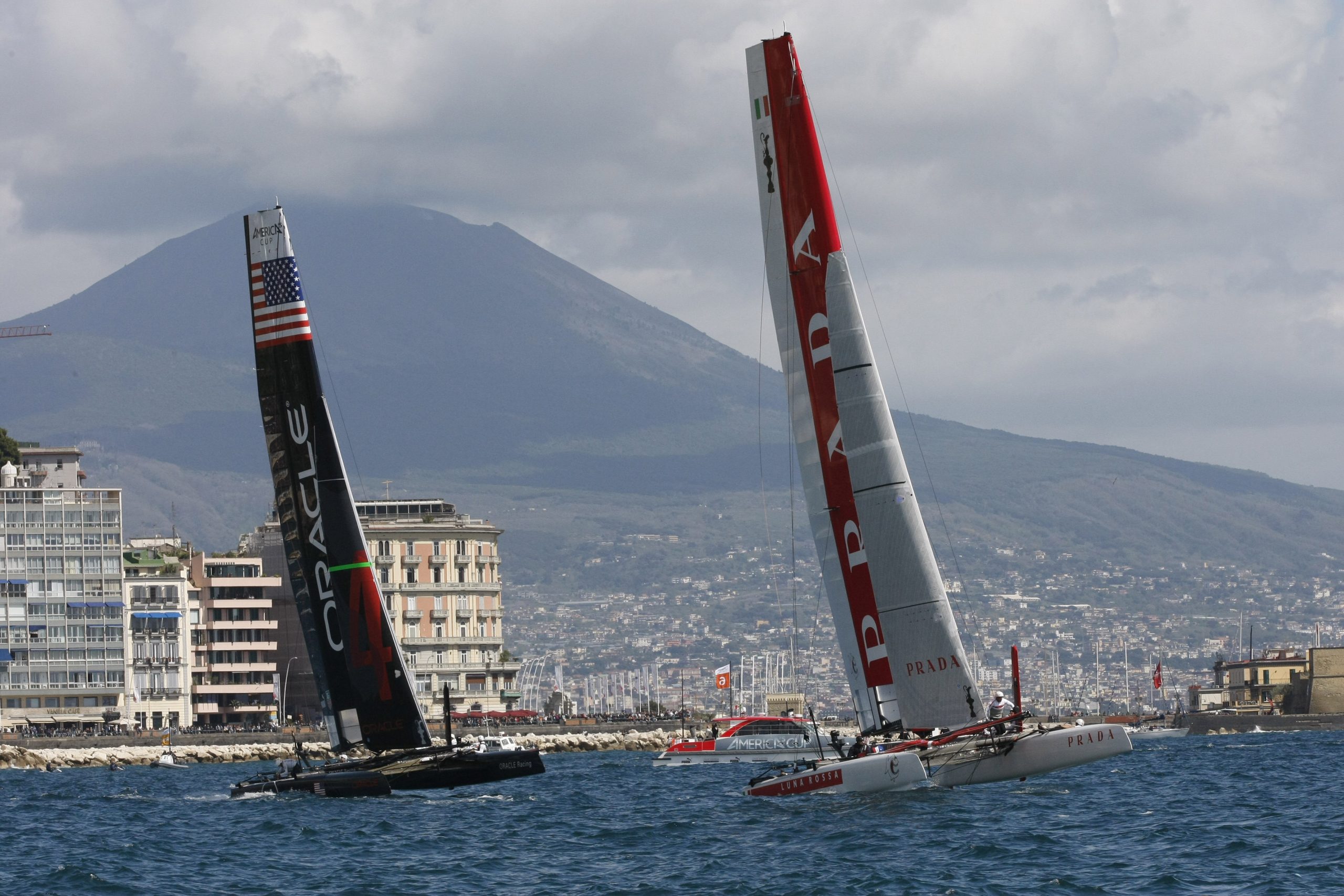Napoli e la vela. Un amore oltre l’America’s Cup Napoli e la vela. Un amore oltre l’America’s Cup