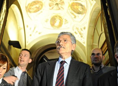 D’Alema evita una scissione. Bossi la apre?