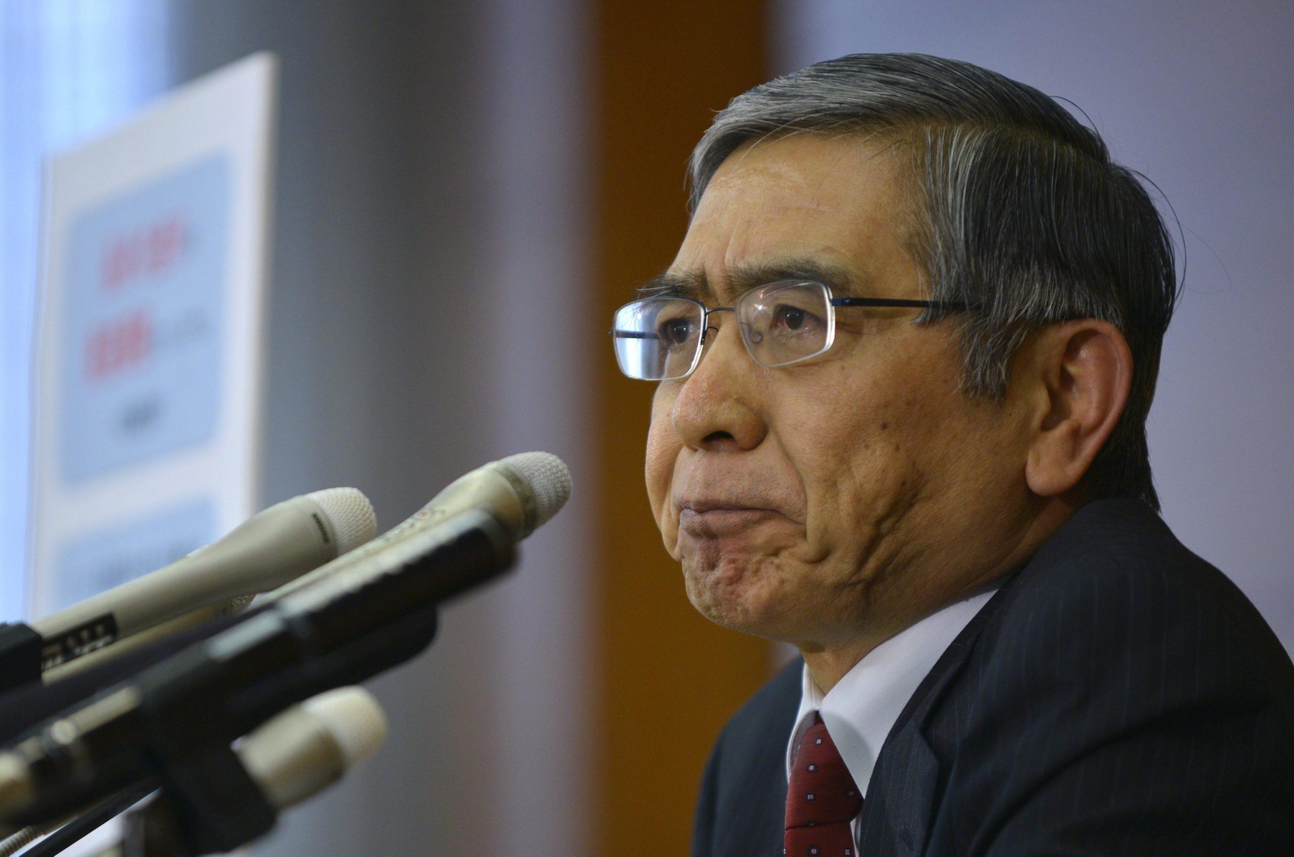 Spread Btp Bund a 300 punti: l’Italia ringrazia il Giappone Spread Btp Bund a 300 punti: l’Italia ringrazia il Giappone