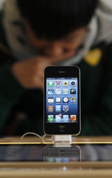 Nuovo iPhone, Apple brucia le tappe