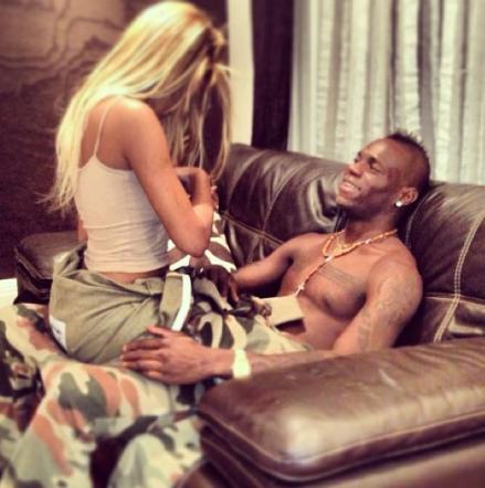 Mario Balotelli e Fanny Neguesha di nuovo insieme Mario Balotelli e Fanny Neguesha di nuovo insieme
