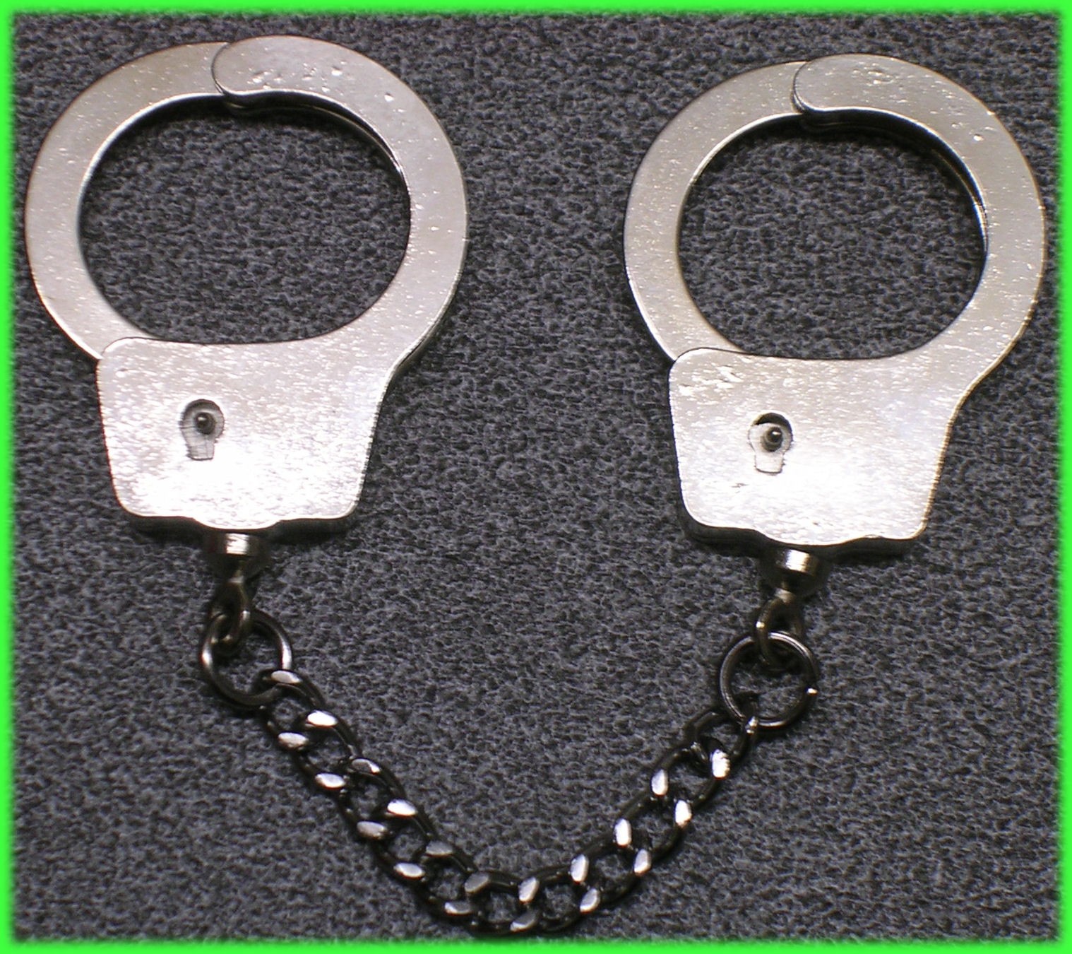 Caso Mulé. Ancora manette per rieducare i giornalisti. Le toghe non si toccano